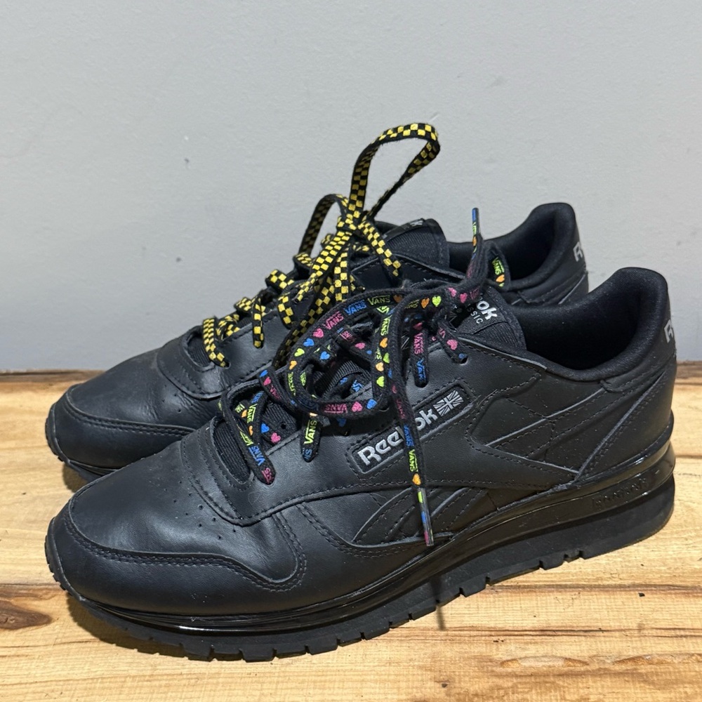 Reebok Classic Leather Clip Black Womens Size 8.5‎ Sneaker A44